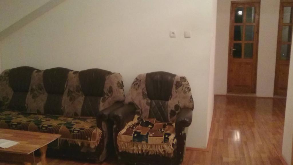 N&N Guest House Mestia Extérieur photo